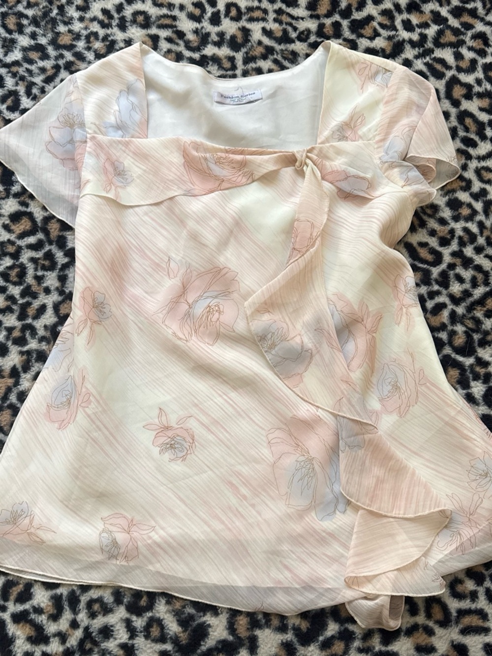 Light Pink / Cream Floral Pastel Blouse w/ Flowy Ruffle